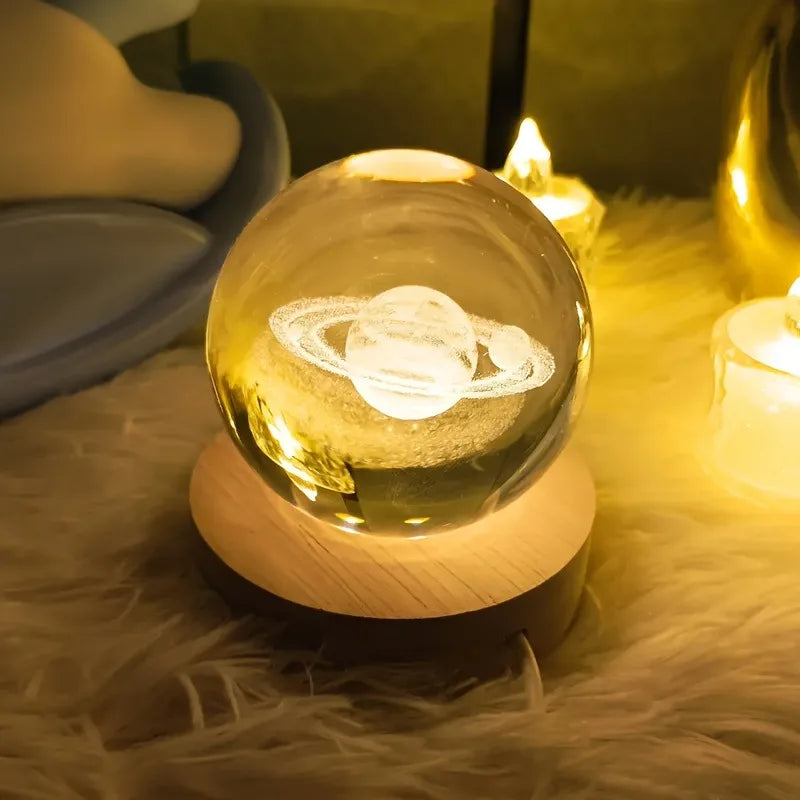 Luz Estelar Crystal Aura: Luminária Galáxia com Base de Madeira
