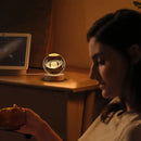 Luz Estelar Crystal Aura: Luminária Galáxia com Base de Madeira