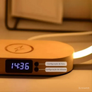 Luminária de Mesa Touch com Carregador Sem Fio 10W, Relógio Digital e Porta USB